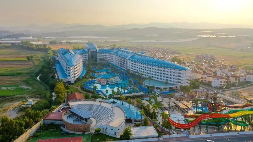 CRYSTAL ADMIRAL AQUA COLLECTION (EX. CRYSTAL ADMIRAL RESORT SUITES & SPA) — фото 1, Coral Travel