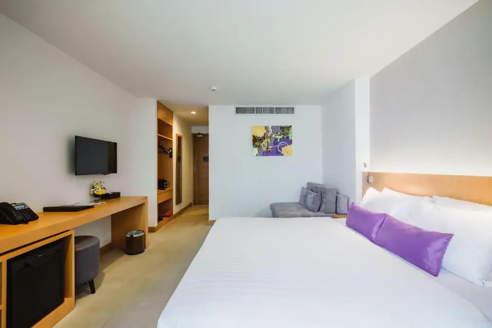 THE LUNAR PATONG — фото 2, Coral Travel