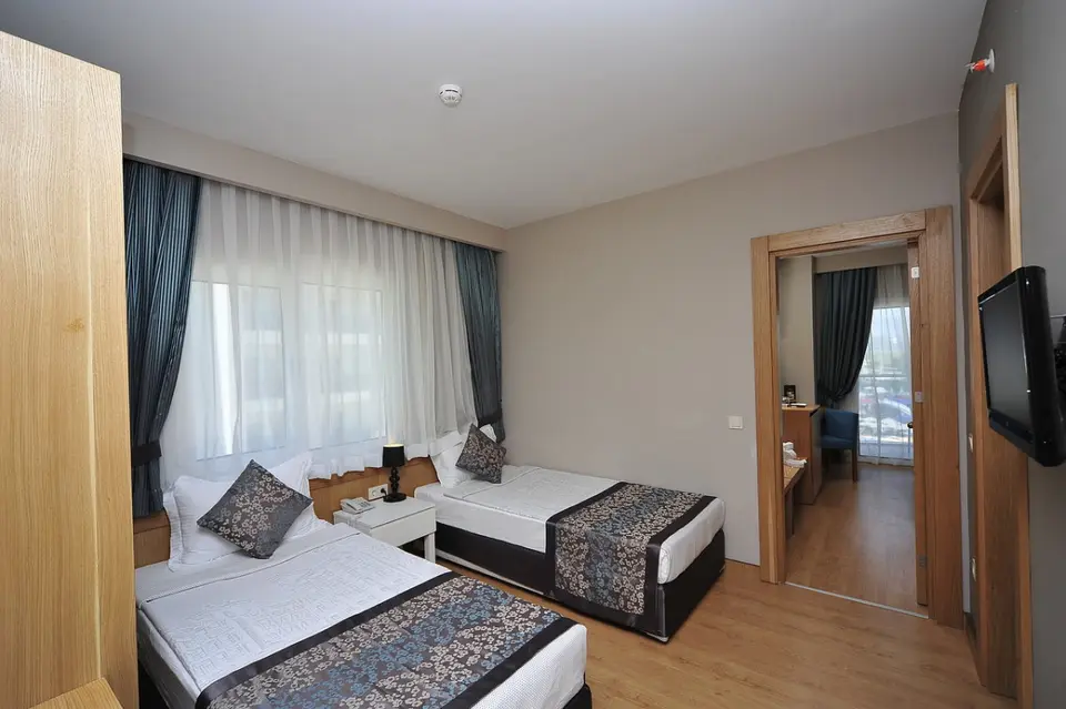 LAKE & RIVER SIDE HOTEL & SPA — фото 2, Coral Travel