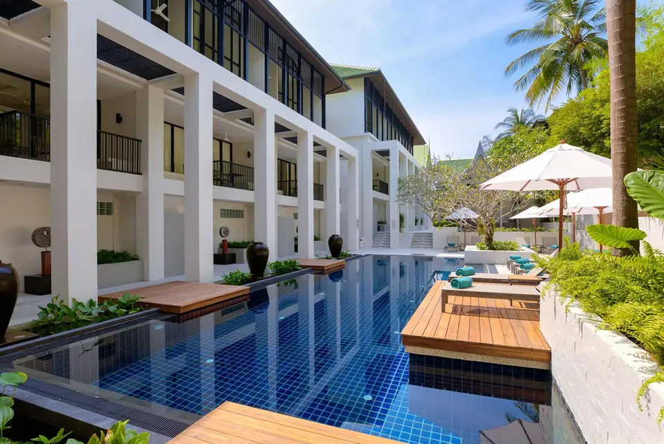 OUTRIGGER SURIN BEACH RESORT (EX. MANATHAI SURIN PHUKET) — фото 1, Coral Travel