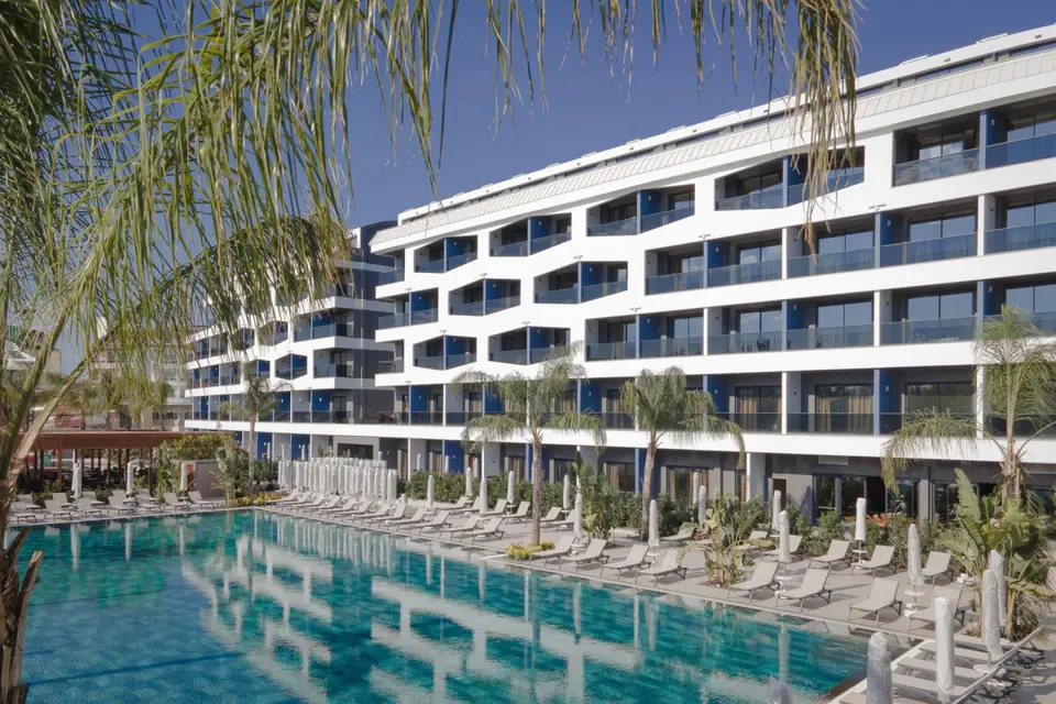 LIU RESORTS — фото 2, Coral Travel