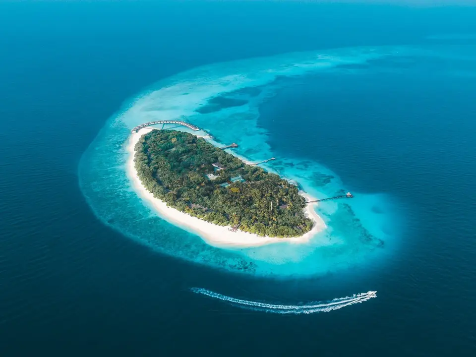 NH COLLECTION REETHI MALDIVES (EX. REETHI BEACH RESORT) — фото 1, Coral Travel