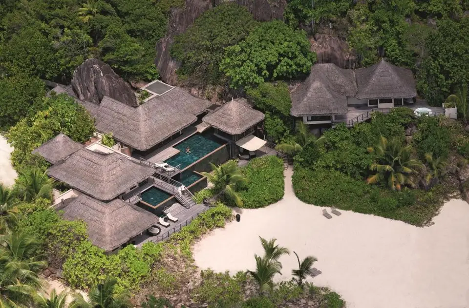 CONSTANCE LEMURIA — коллекция Coral Travel