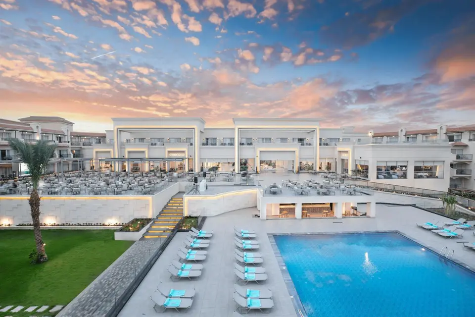 THE V LUXURY RESORT — фото 3, Coral Travel